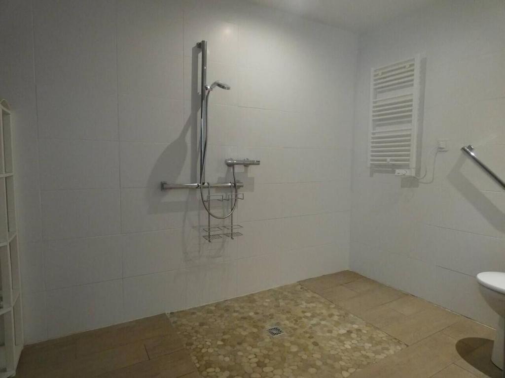 Villa Pierre Blanche Le Calme A 5Mn Du Centre Ville نيم المظهر الخارجي الصورة