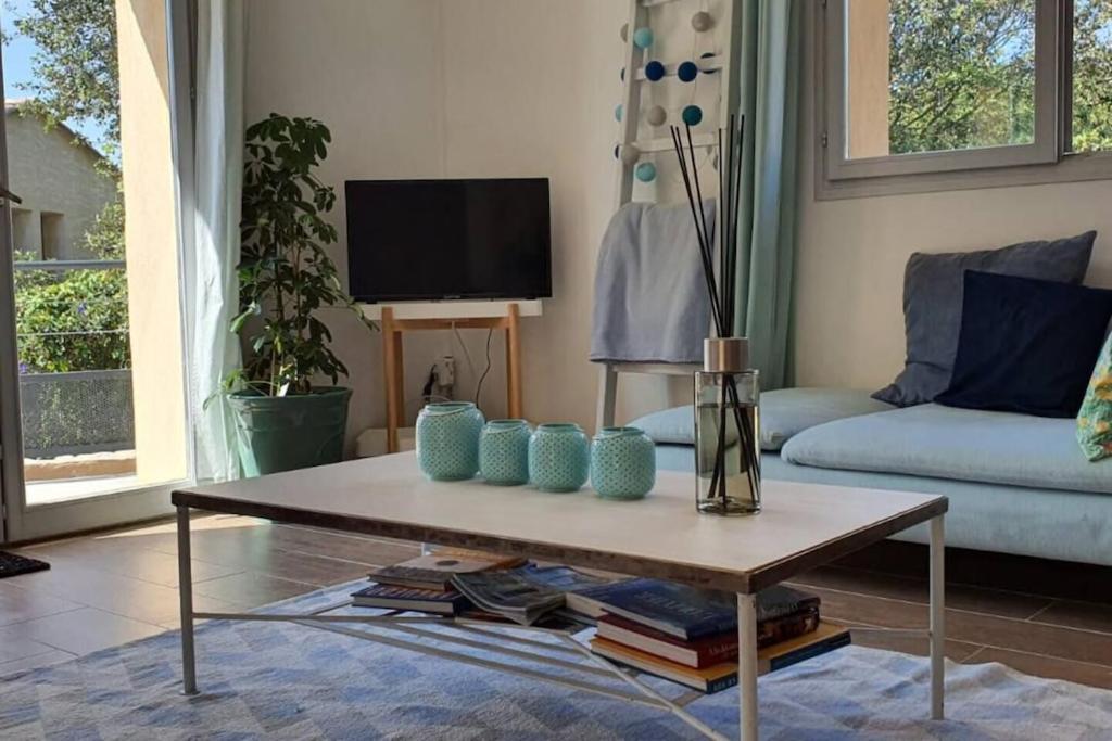 Villa Pierre Blanche Le Calme A 5Mn Du Centre Ville نيم المظهر الخارجي الصورة